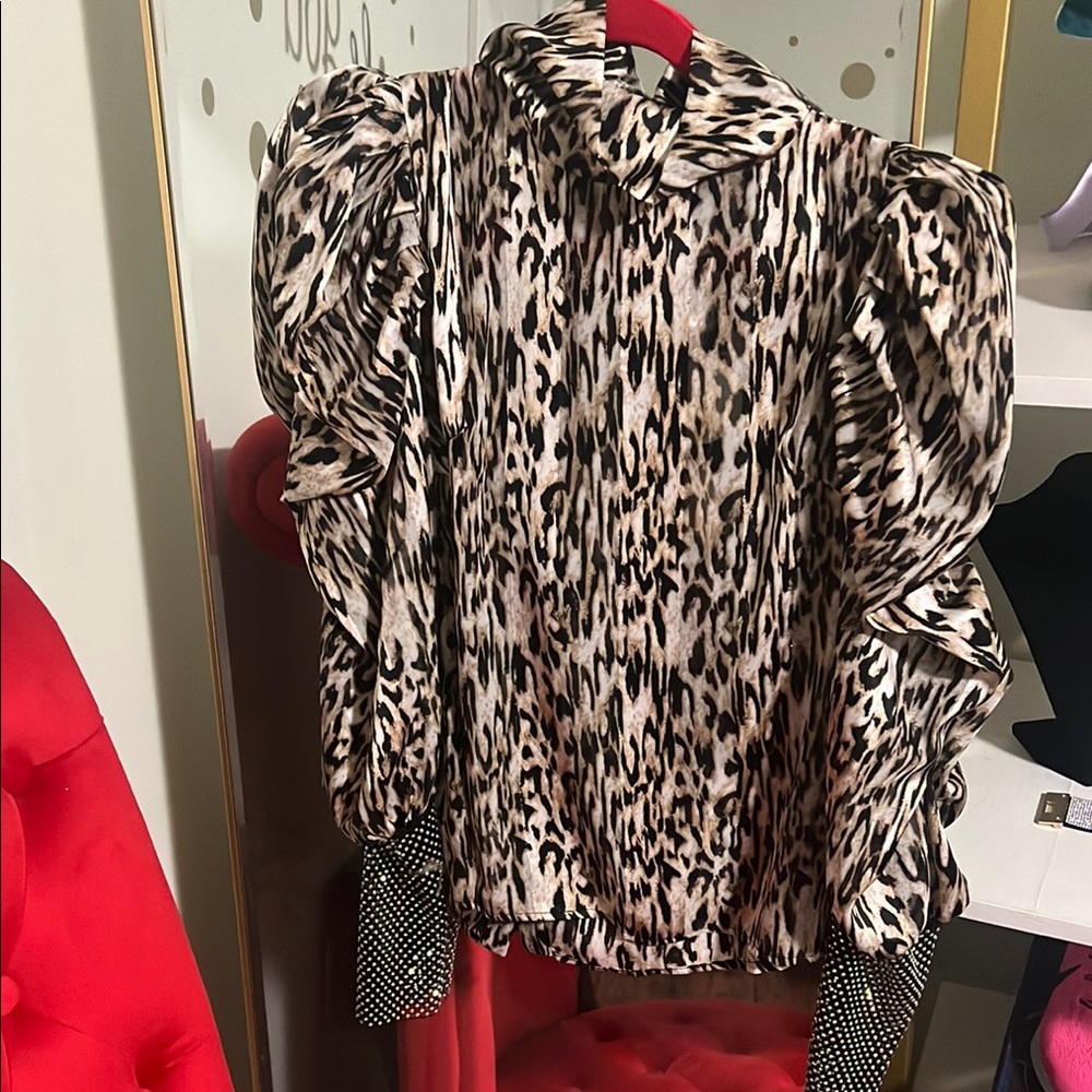 Leopard Print Puff Sleeve Top